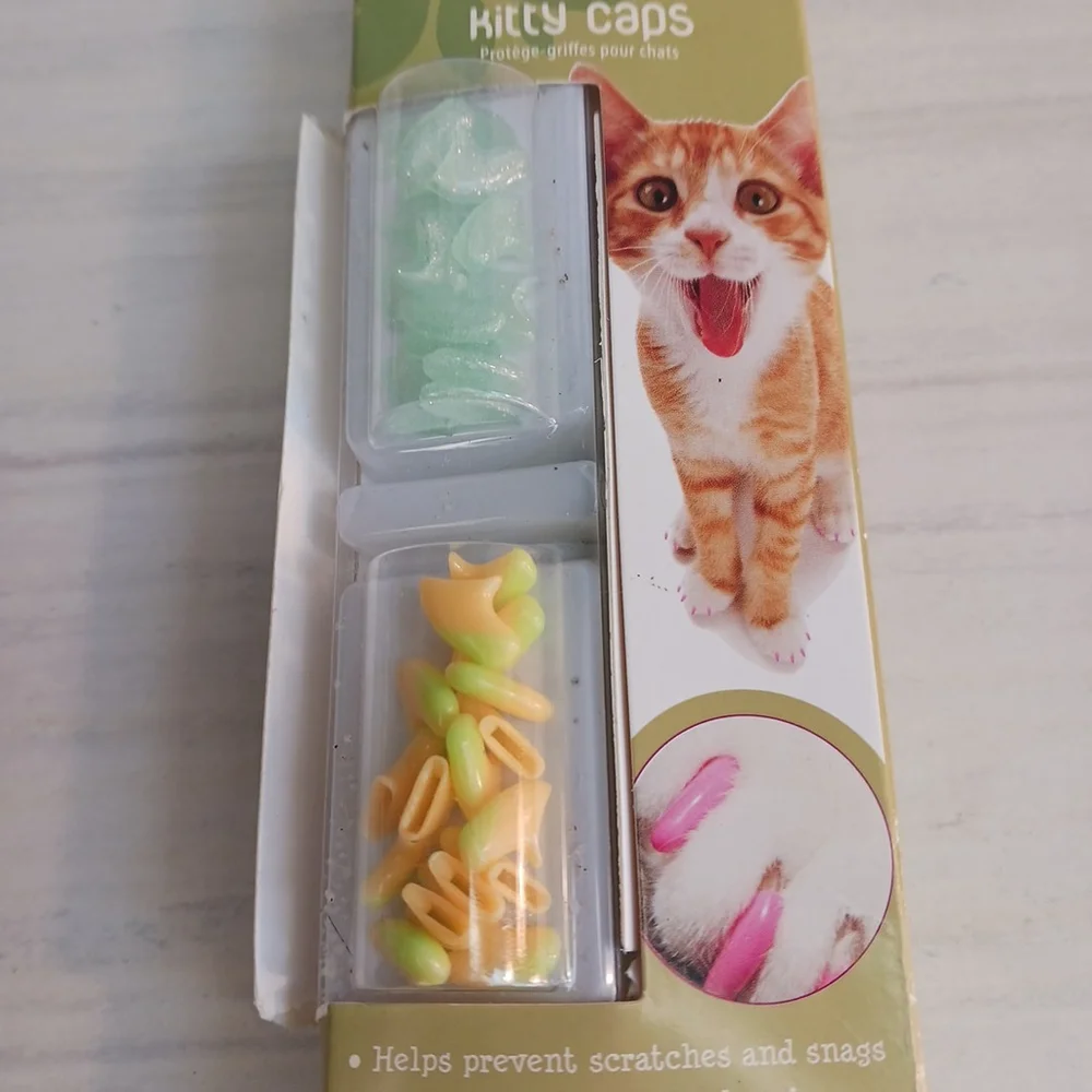 Whisker City Green Yellow Medium Nail Caps